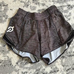 Lululemon x Peloton Limitless 4" Hotty Hot Low-Rise Lined Short Size 6 Tall